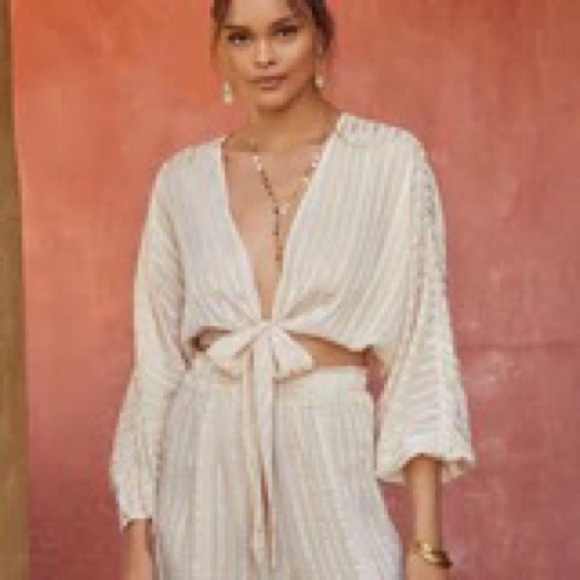 long sleeve crop top with tie in front from vici never worn w matching pants - Picture 5 of 6